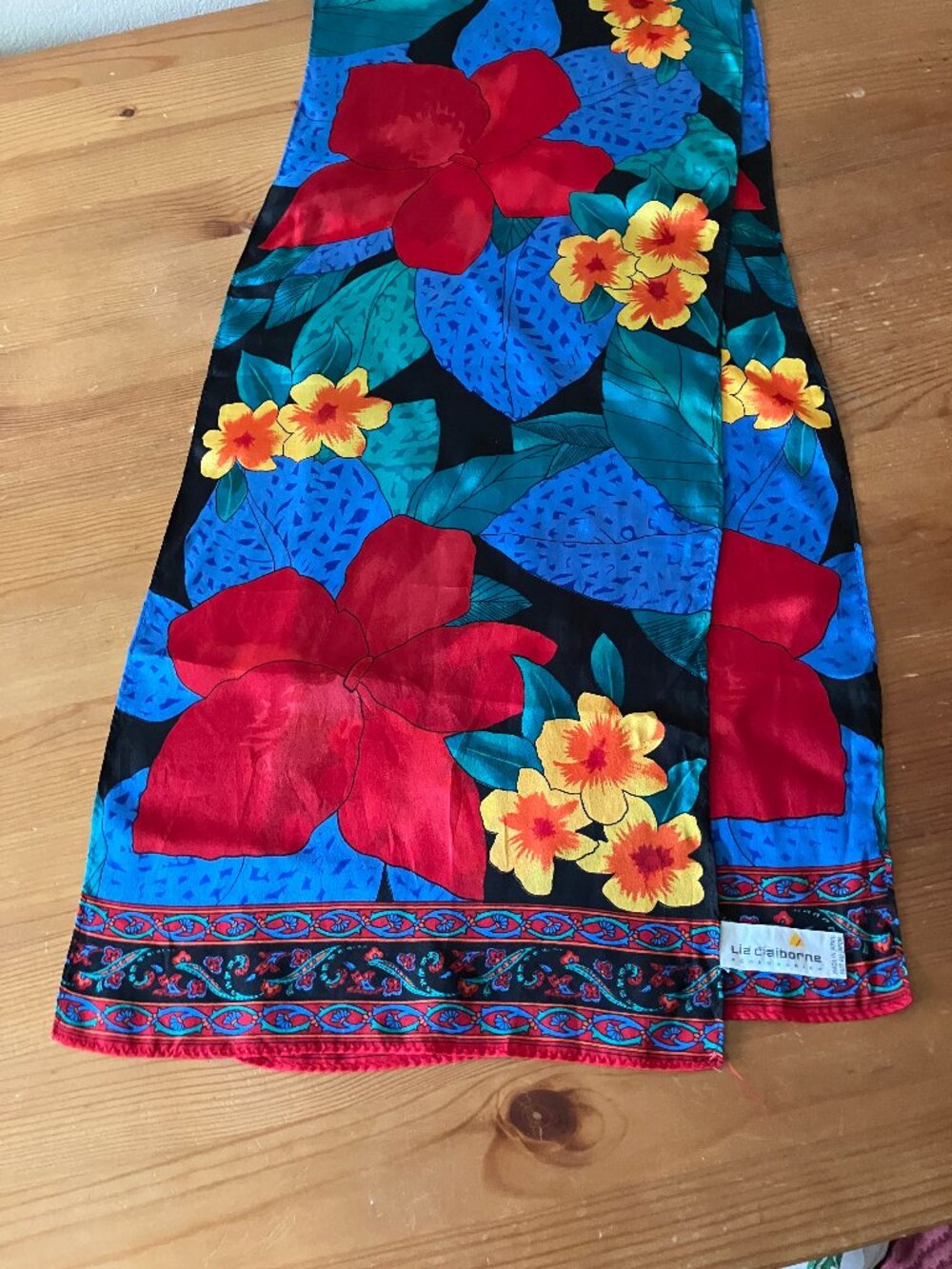 LIZ CLAIBORNE ACCESSORIES Ladies' Scarf Vintage Multicolor floral pattern 10x62"